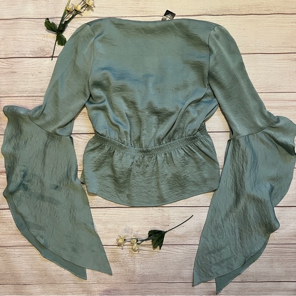 EXPRESS Cascading Sleeve Surplice Top - Picture 6 of 16